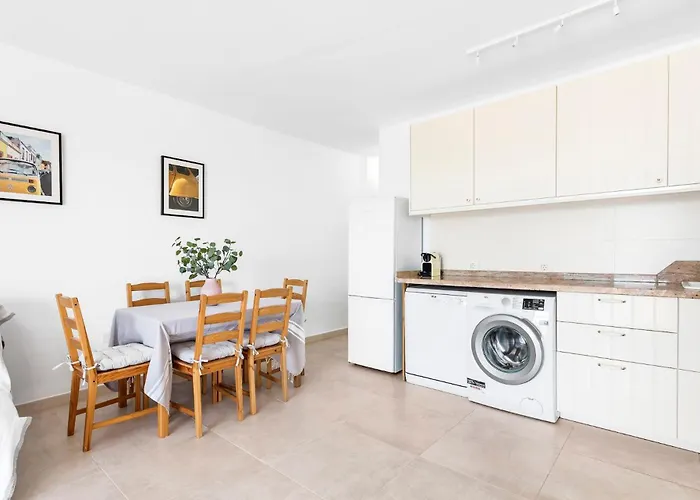 Quiet And Cozy Workation Place Near The Town Center With Cliffs And Ocean View Lägenhet