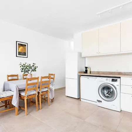 Quiet And Cozy Workation Place Near The Town Center With Cliffs And Ocean View Apartment